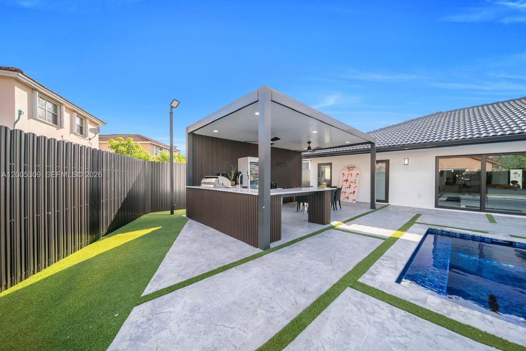 For Sale: $1,800,000 (3 beds, 2 baths, 2543 Square Feet)