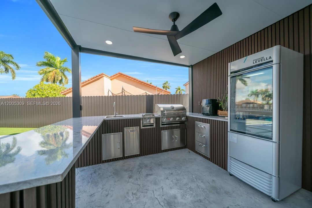 For Sale: $1,800,000 (3 beds, 2 baths, 2543 Square Feet)