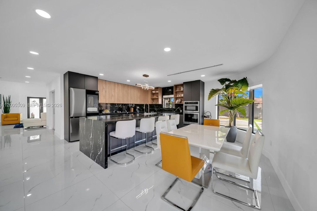 For Sale: $1,800,000 (3 beds, 2 baths, 2543 Square Feet)