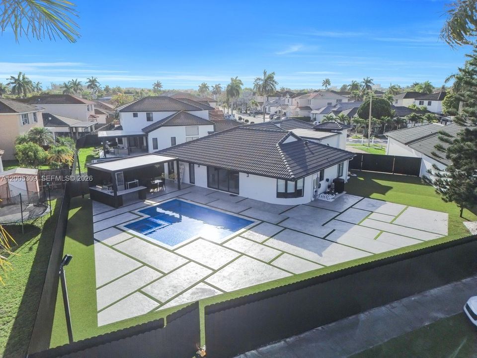 For Sale: $1,800,000 (3 beds, 2 baths, 2543 Square Feet)