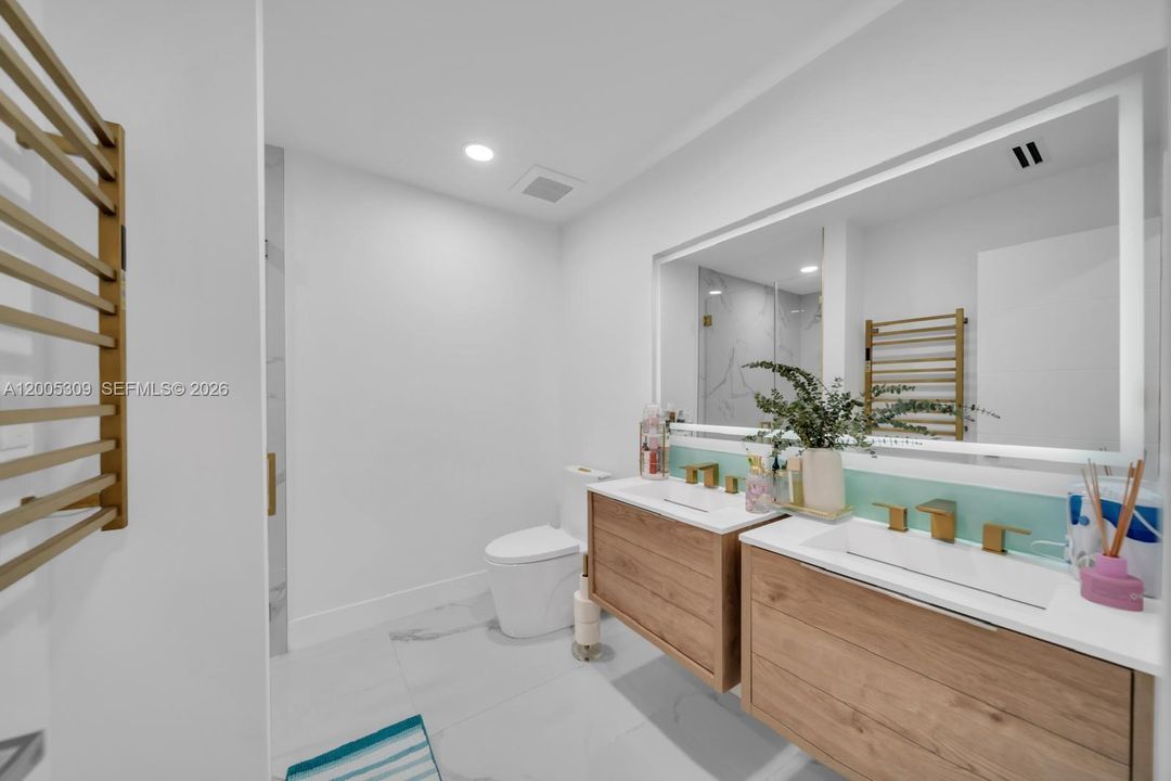 For Sale: $1,800,000 (3 beds, 2 baths, 2543 Square Feet)