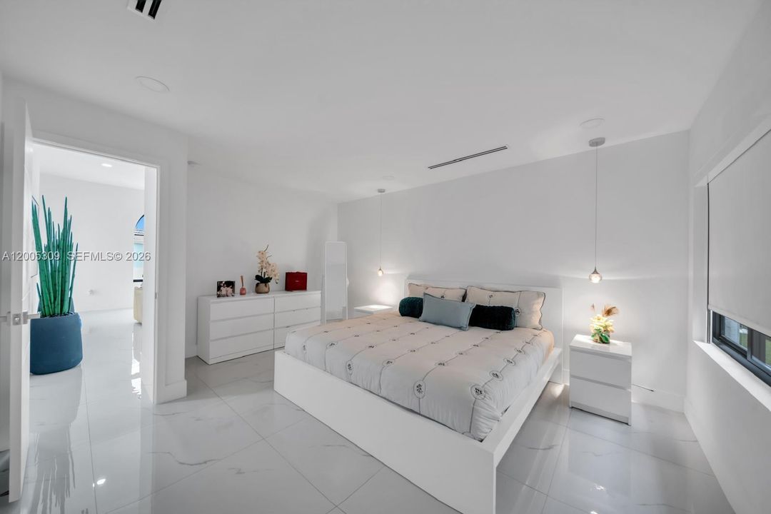 For Sale: $1,800,000 (3 beds, 2 baths, 2543 Square Feet)