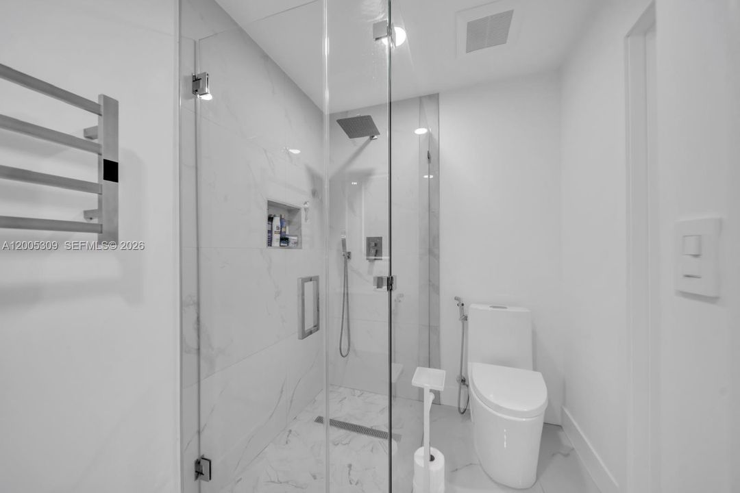 For Sale: $1,800,000 (3 beds, 2 baths, 2543 Square Feet)
