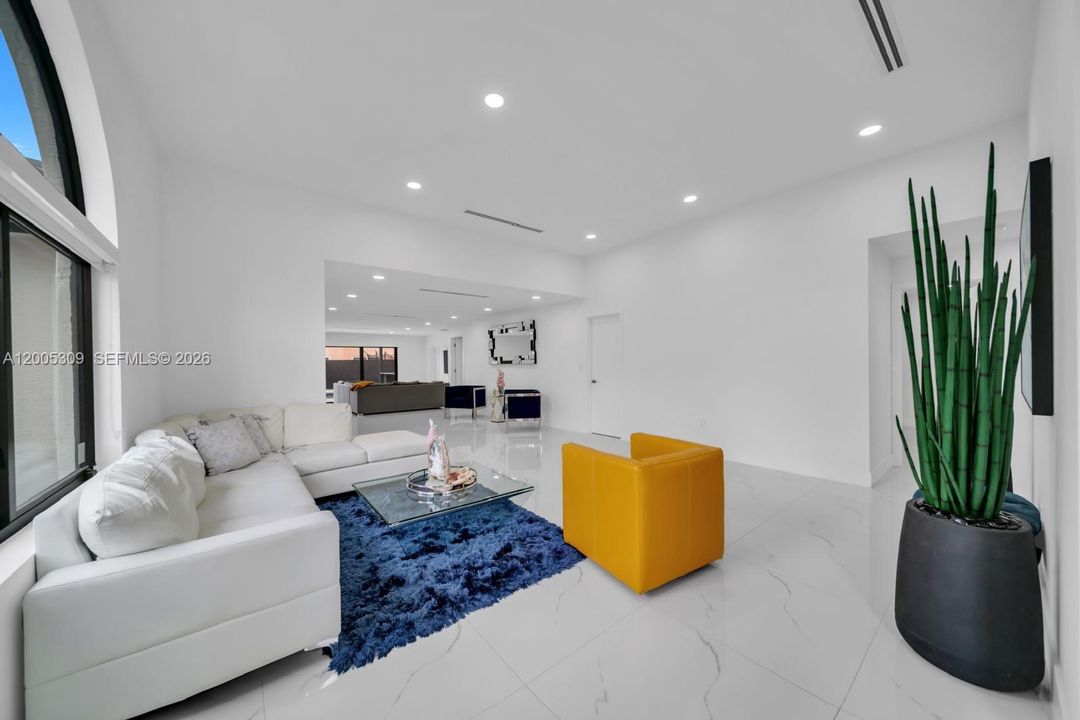For Sale: $1,800,000 (3 beds, 2 baths, 2543 Square Feet)