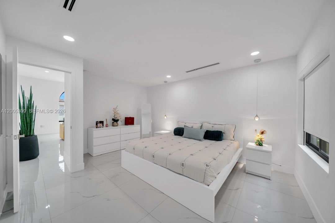 For Sale: $1,800,000 (3 beds, 2 baths, 2543 Square Feet)
