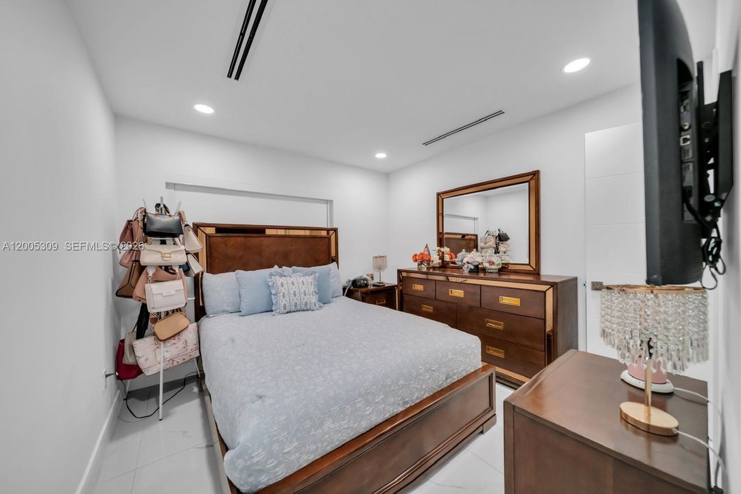 For Sale: $1,800,000 (3 beds, 2 baths, 2543 Square Feet)