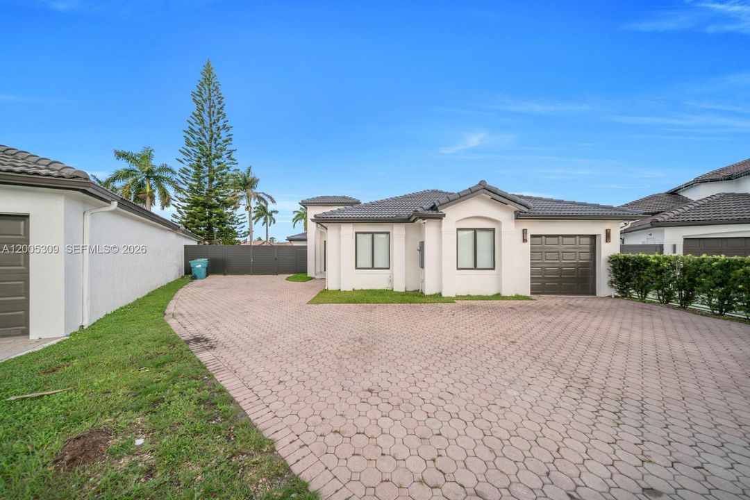 For Sale: $1,800,000 (3 beds, 2 baths, 2543 Square Feet)