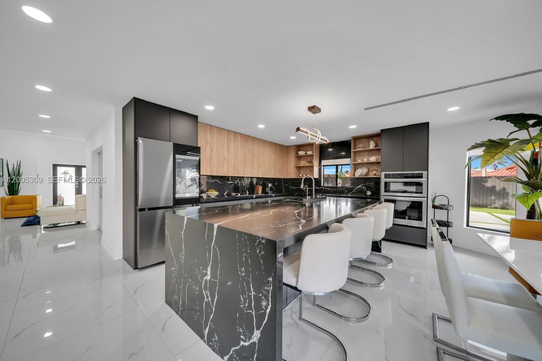 For Sale: $1,800,000 (3 beds, 2 baths, 2543 Square Feet)