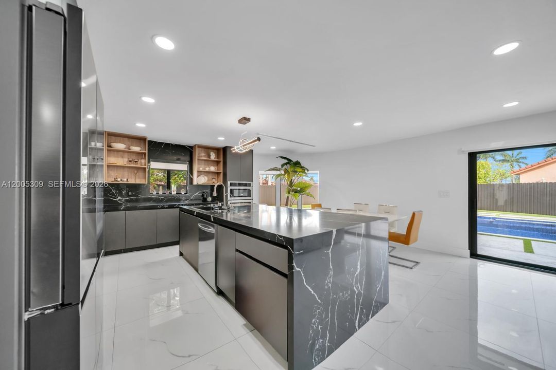 For Sale: $1,800,000 (3 beds, 2 baths, 2543 Square Feet)