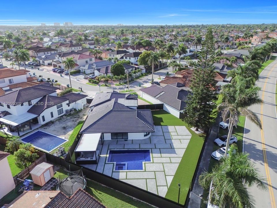 For Sale: $1,800,000 (3 beds, 2 baths, 2543 Square Feet)