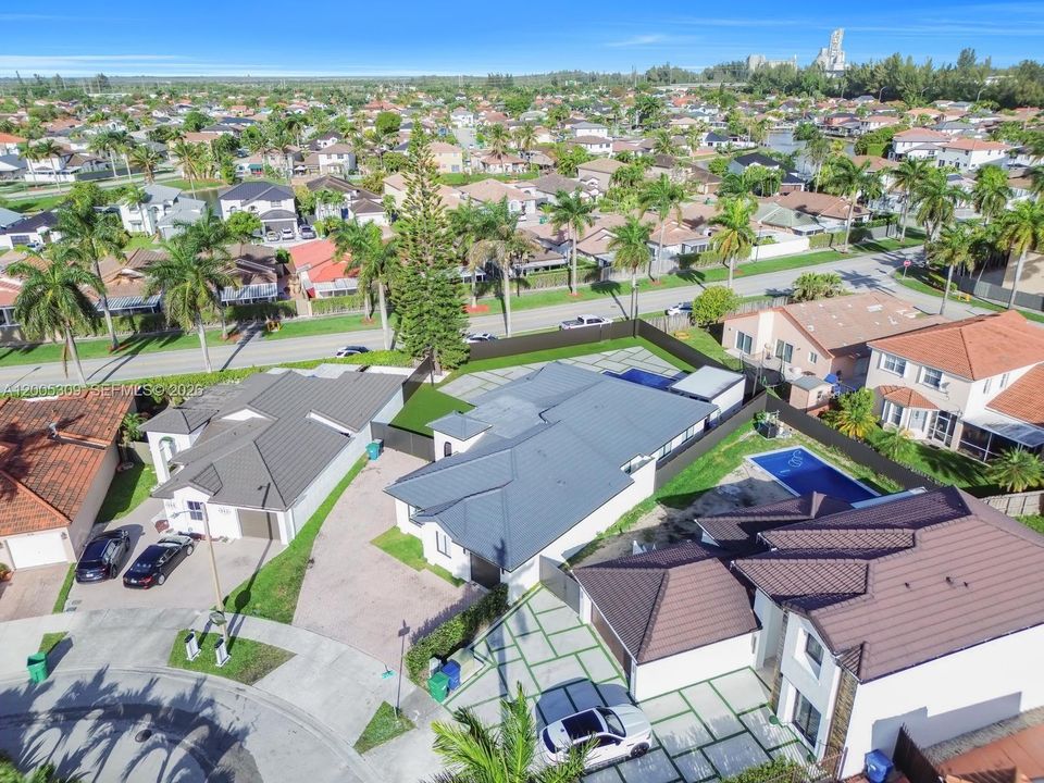 For Sale: $1,800,000 (3 beds, 2 baths, 2543 Square Feet)