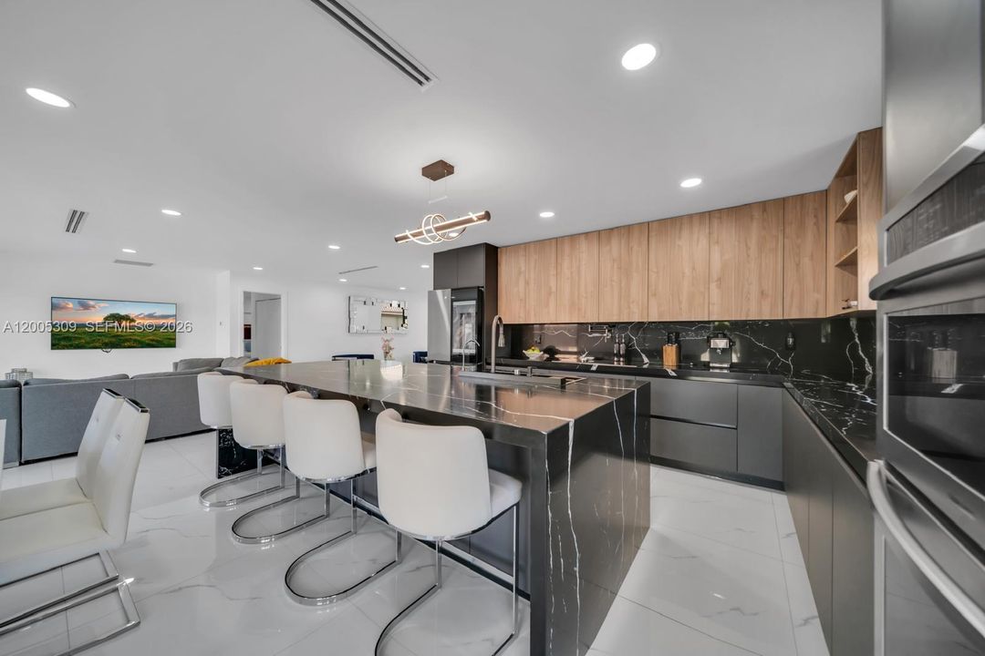 For Sale: $1,800,000 (3 beds, 2 baths, 2543 Square Feet)