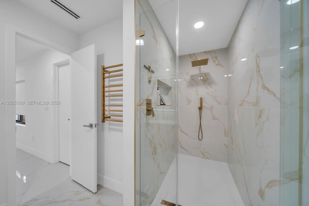 For Sale: $1,800,000 (3 beds, 2 baths, 2543 Square Feet)