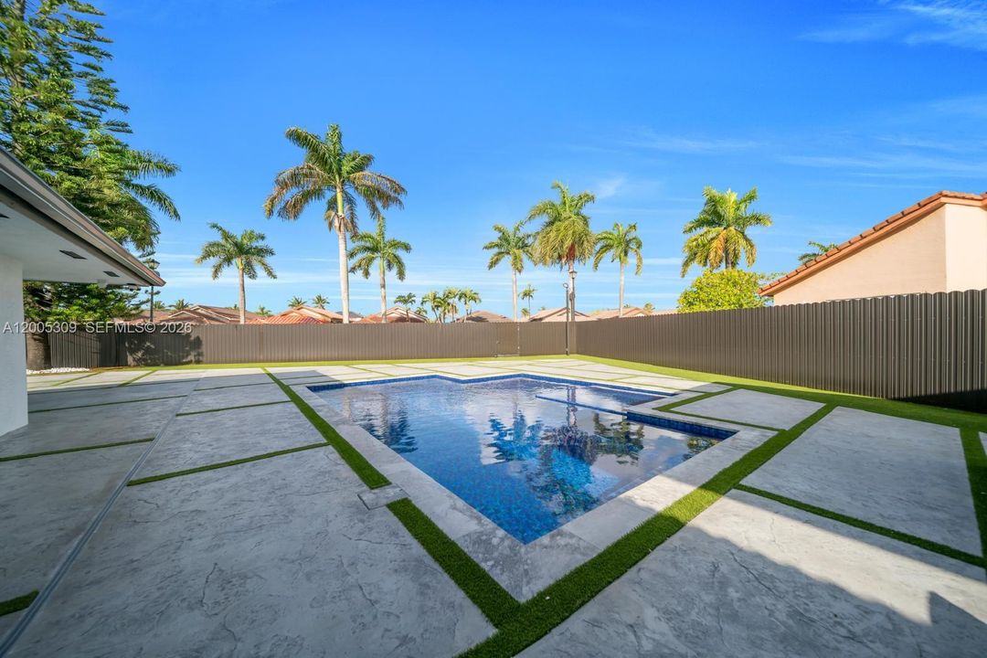 For Sale: $1,800,000 (3 beds, 2 baths, 2543 Square Feet)