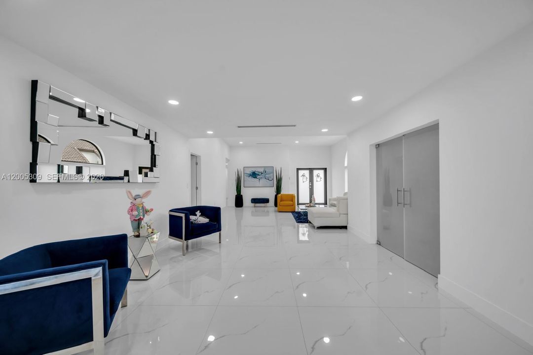 For Sale: $1,800,000 (3 beds, 2 baths, 2543 Square Feet)