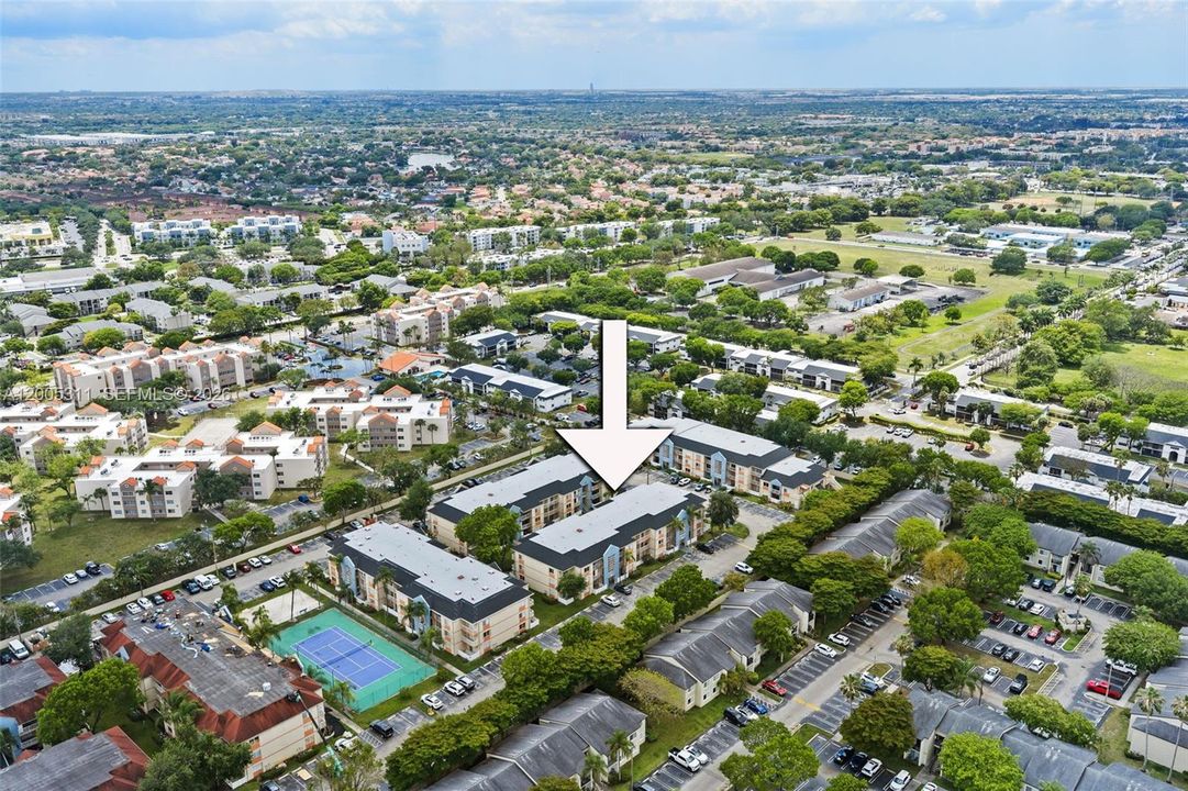 Под контрактом: $269,900 (2 спален, 2 ванн, 1106 Квадратных фут)
