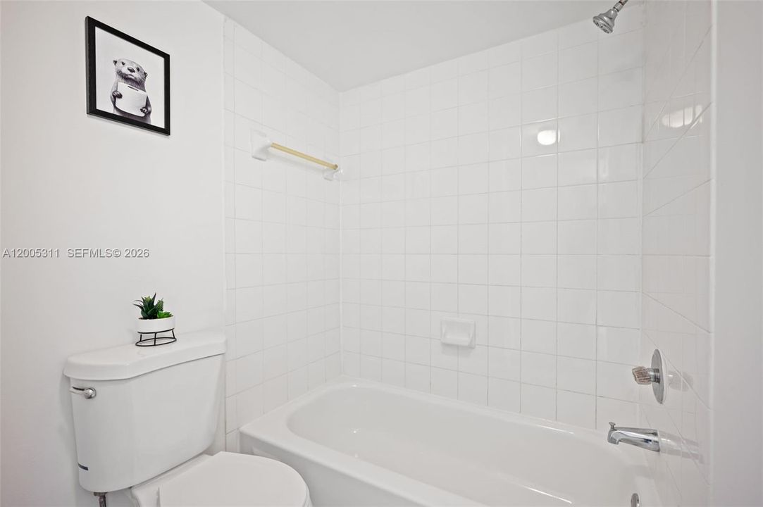 Под контрактом: $269,900 (2 спален, 2 ванн, 1106 Квадратных фут)