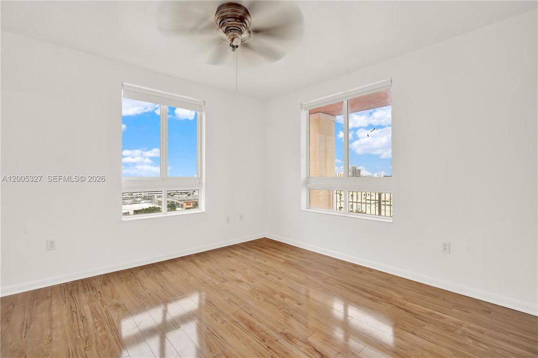 Active With Contract: $3,200 (2 beds, 2 baths, 1155 Square Feet)