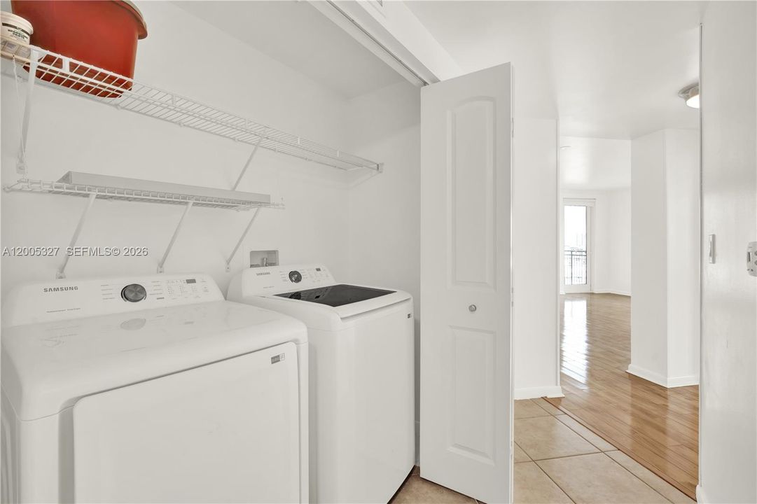 Active With Contract: $3,200 (2 beds, 2 baths, 1155 Square Feet)