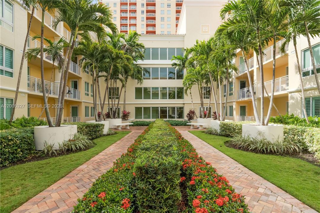 Active With Contract: $3,200 (2 beds, 2 baths, 1155 Square Feet)