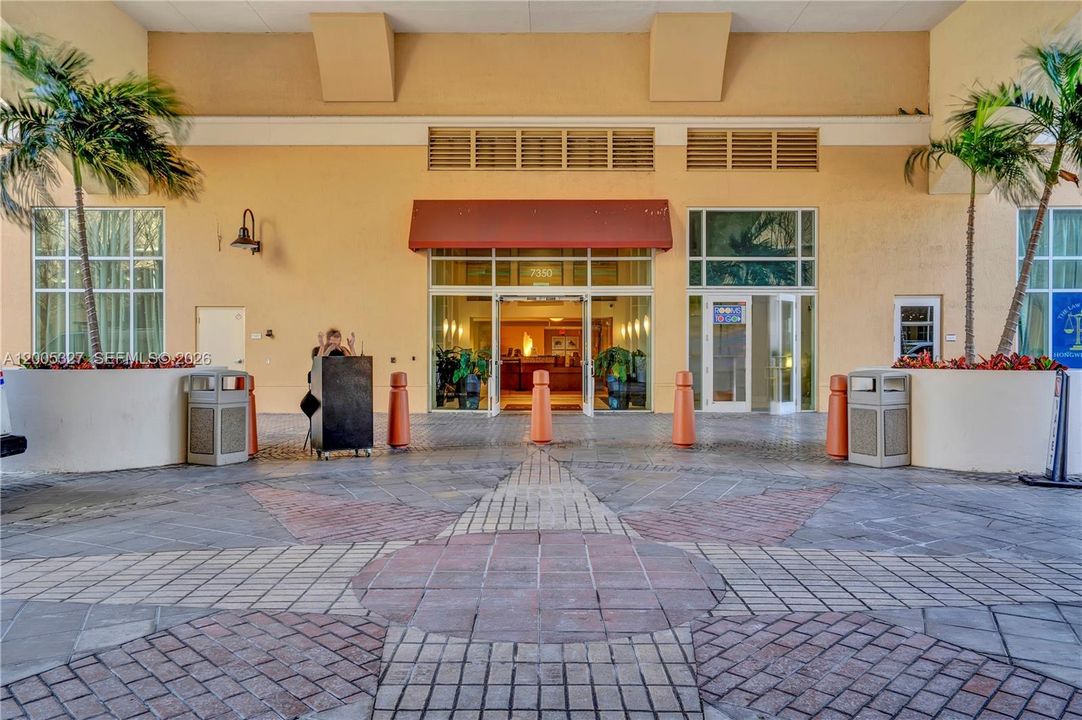 Active With Contract: $3,200 (2 beds, 2 baths, 1155 Square Feet)