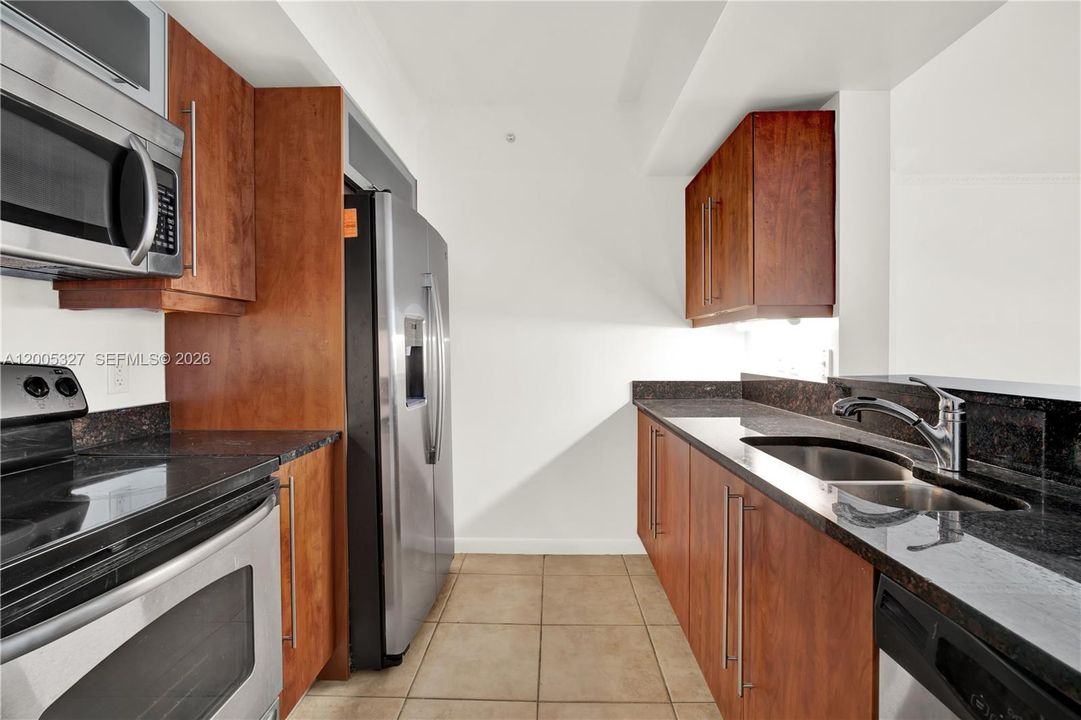 Active With Contract: $3,200 (2 beds, 2 baths, 1155 Square Feet)