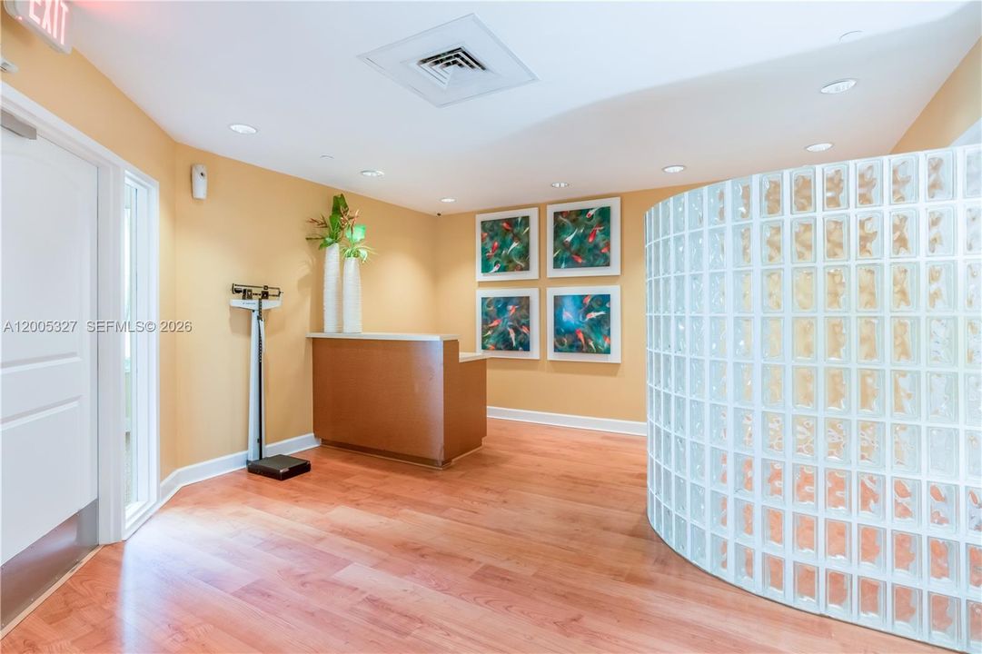Active With Contract: $3,200 (2 beds, 2 baths, 1155 Square Feet)