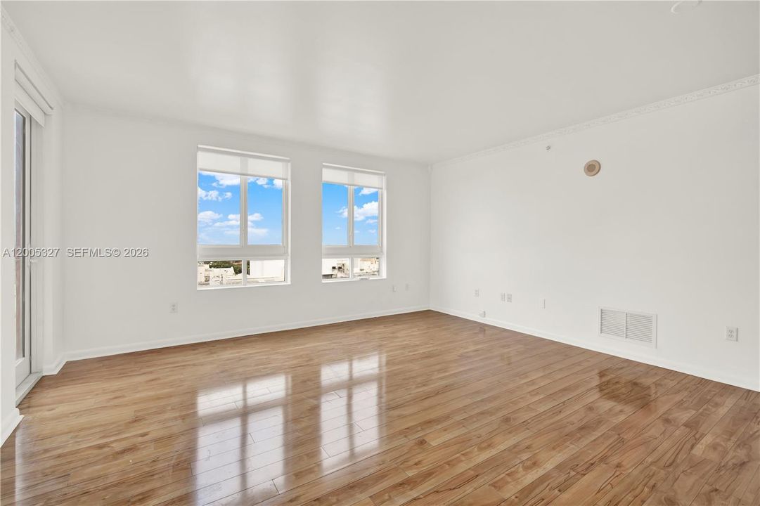 Active With Contract: $3,200 (2 beds, 2 baths, 1155 Square Feet)