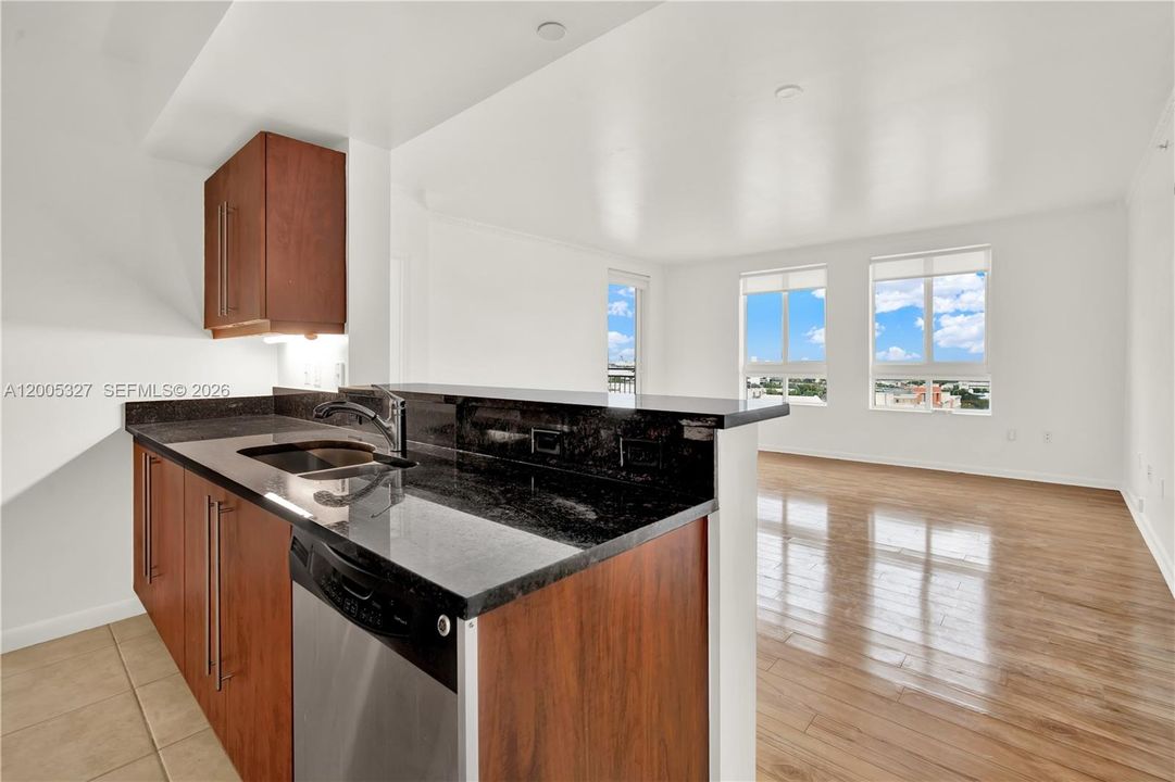 Active With Contract: $3,200 (2 beds, 2 baths, 1155 Square Feet)