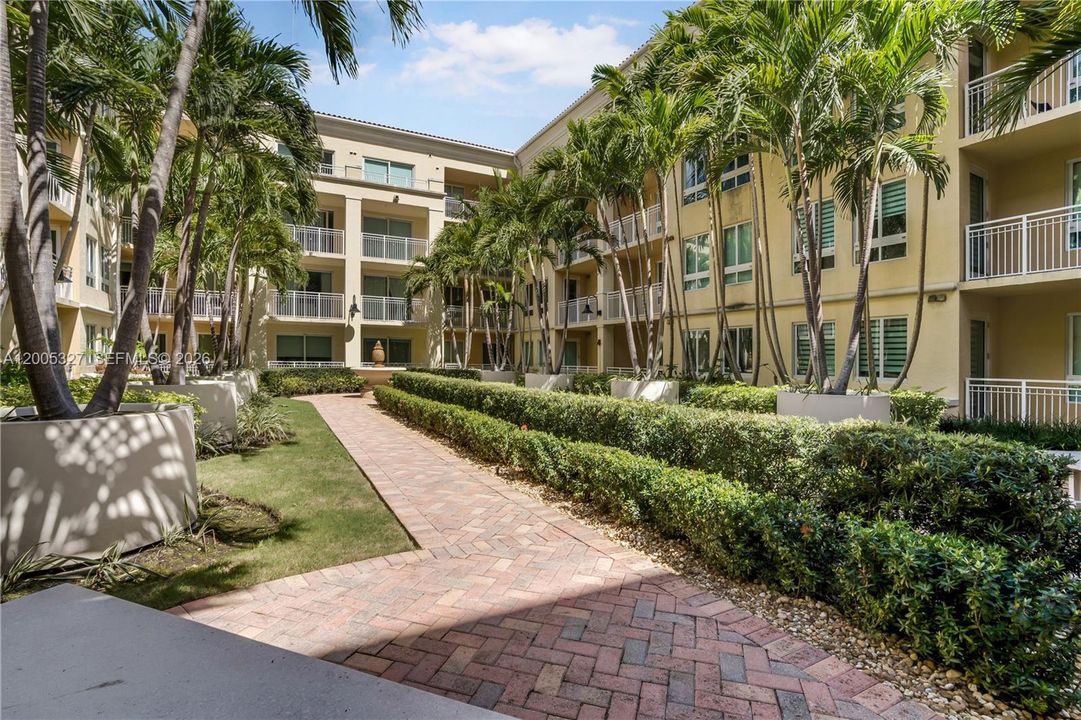 Active With Contract: $3,200 (2 beds, 2 baths, 1155 Square Feet)
