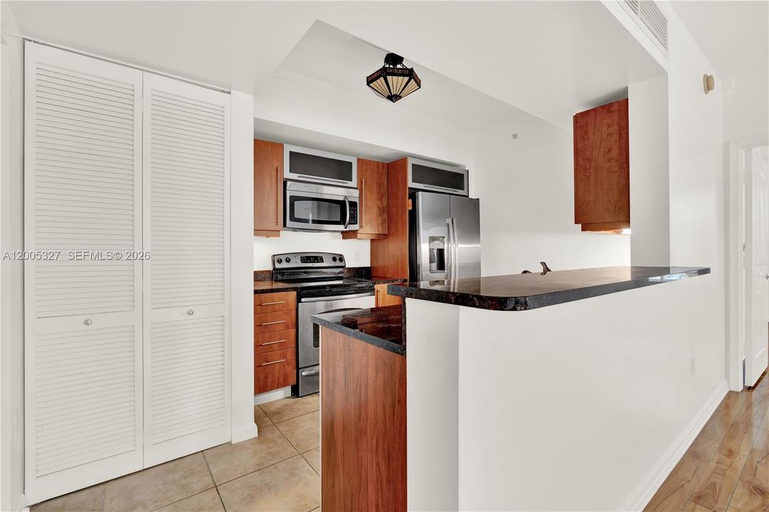 Active With Contract: $3,200 (2 beds, 2 baths, 1155 Square Feet)