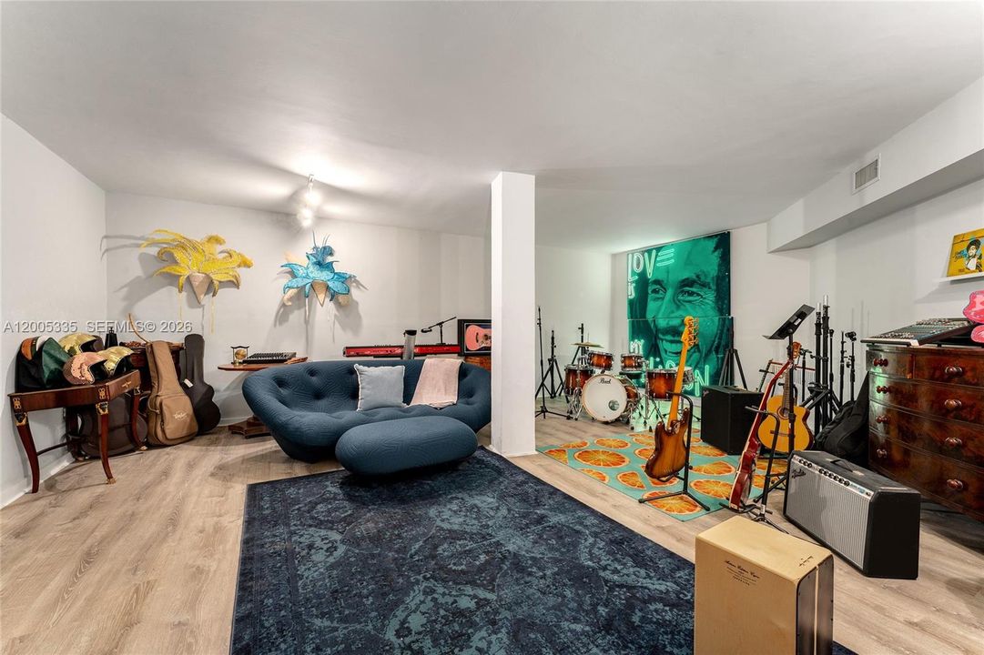 For Sale: $237,000,000 (5 beds, 7 baths, 11528 Square Feet)