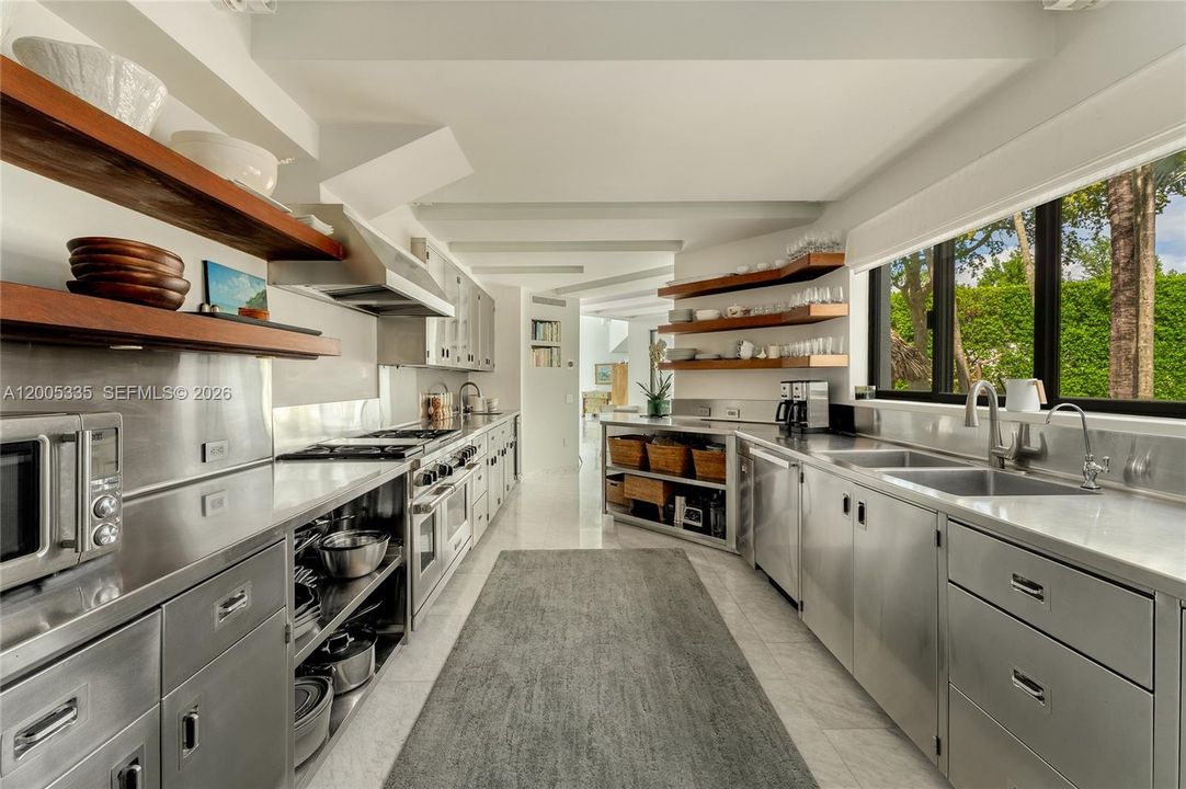 For Sale: $237,000,000 (5 beds, 7 baths, 11528 Square Feet)