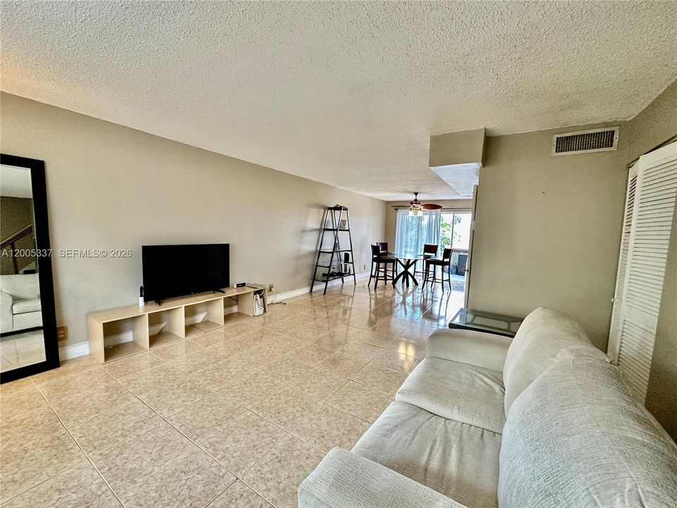 En Venta: $180,000 (2 camas, 2 baños, 1080 Pies cuadrados)