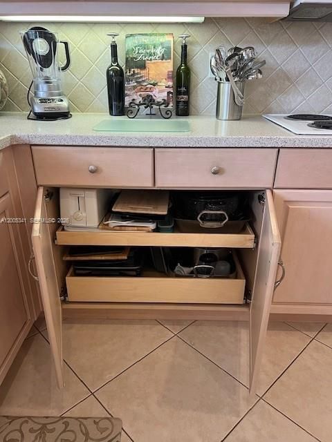 Activo con contrato: $1,035,000 (4 camas, 3 baños, 3142 Pies cuadrados)