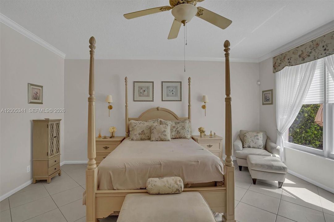 Activo con contrato: $1,035,000 (4 camas, 3 baños, 3142 Pies cuadrados)