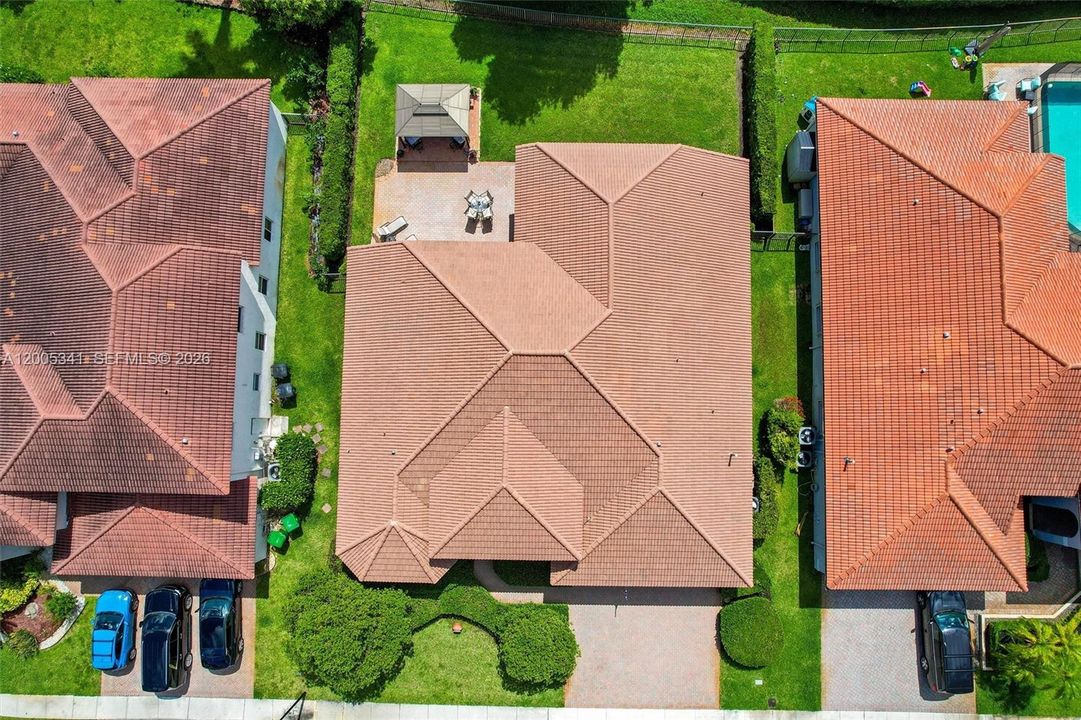 Activo con contrato: $1,035,000 (4 camas, 3 baños, 3142 Pies cuadrados)
