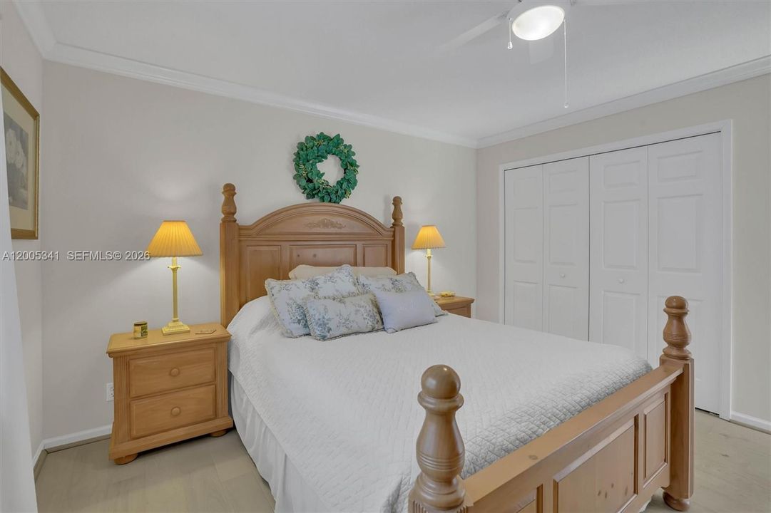 Activo con contrato: $1,035,000 (4 camas, 3 baños, 3142 Pies cuadrados)