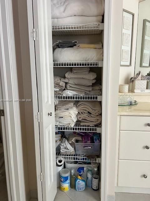 Activo con contrato: $1,035,000 (4 camas, 3 baños, 3142 Pies cuadrados)