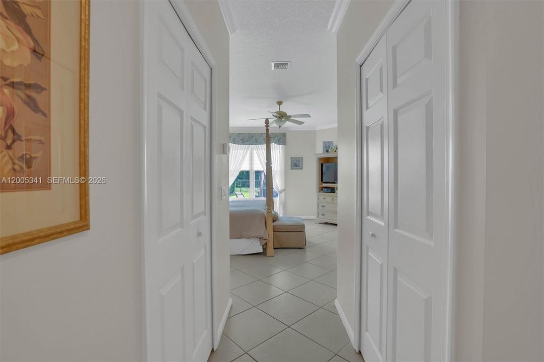 Activo con contrato: $1,035,000 (4 camas, 3 baños, 3142 Pies cuadrados)
