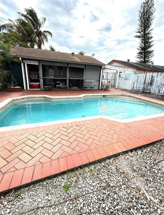 En Venta: $399,900 (3 camas, 2 baños, 1087 Pies cuadrados)
