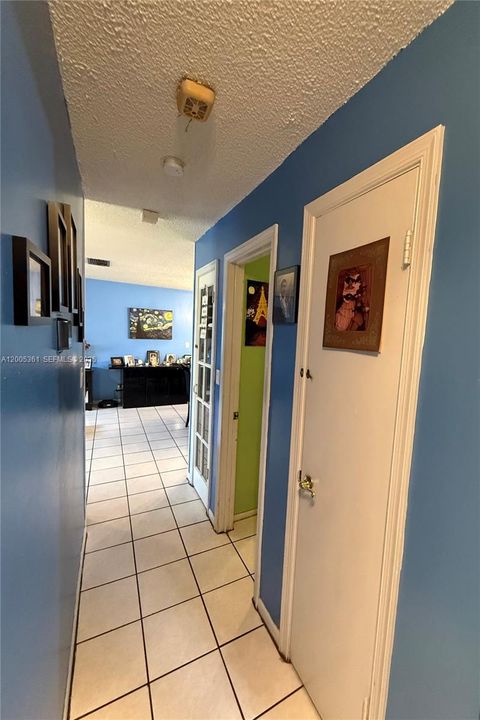 En Venta: $399,900 (3 camas, 2 baños, 1087 Pies cuadrados)