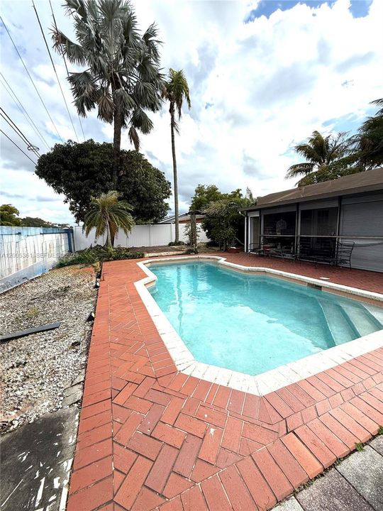 En Venta: $399,900 (3 camas, 2 baños, 1087 Pies cuadrados)