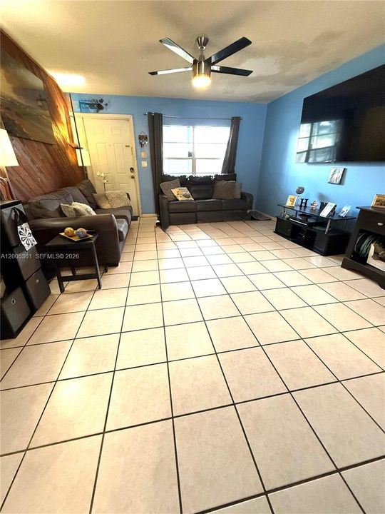 En Venta: $399,900 (3 camas, 2 baños, 1087 Pies cuadrados)
