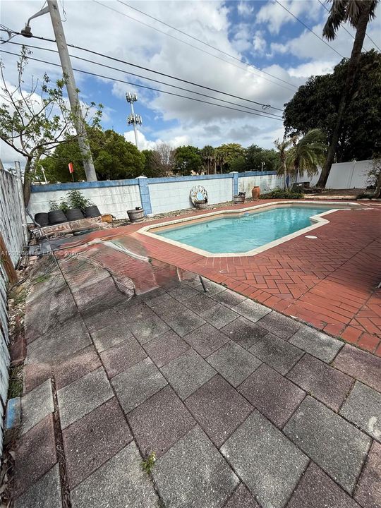 En Venta: $399,900 (3 camas, 2 baños, 1087 Pies cuadrados)