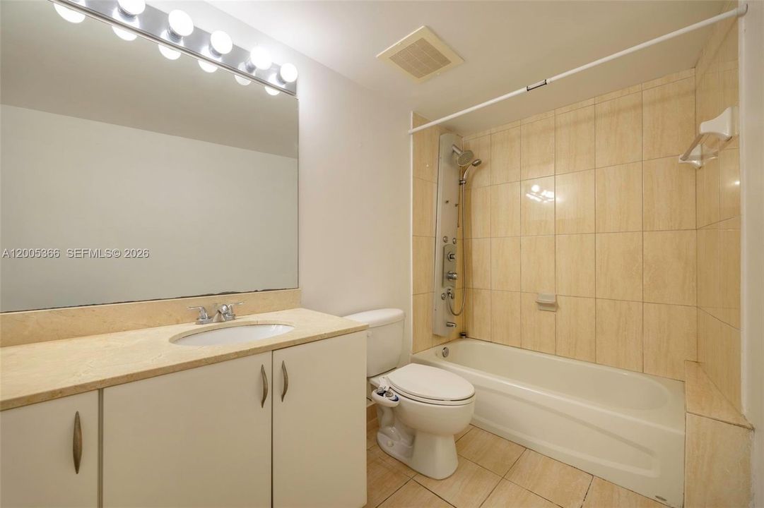 En Venta: $580,000 (2 camas, 2 baños, 1048 Pies cuadrados)
