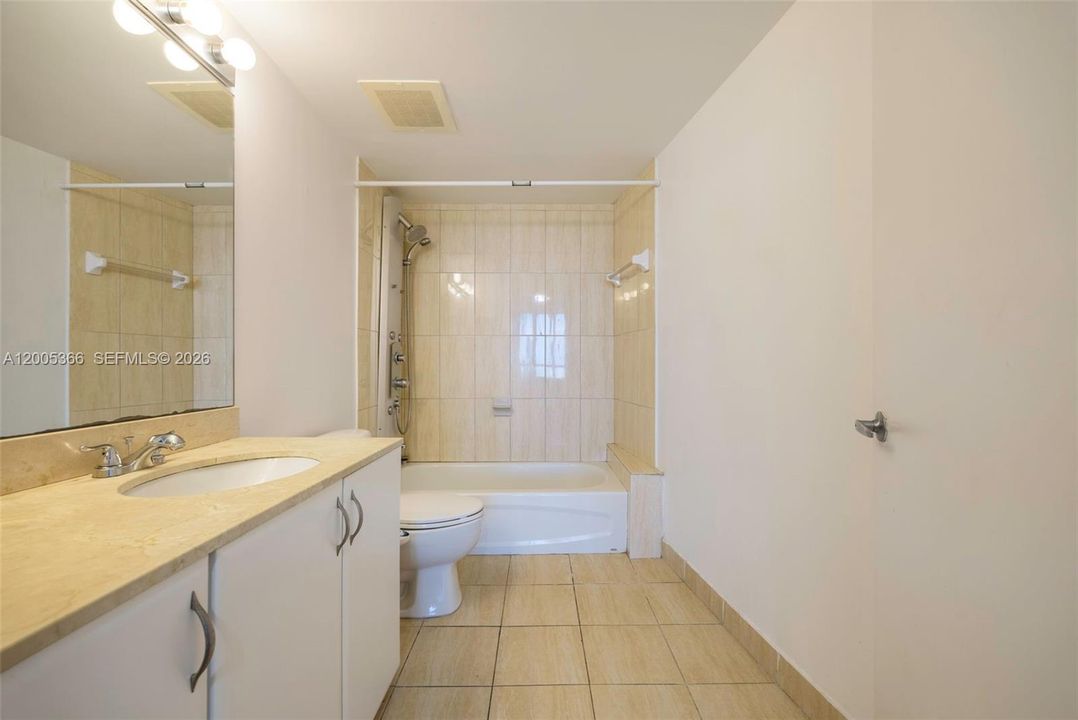 En Venta: $580,000 (2 camas, 2 baños, 1048 Pies cuadrados)