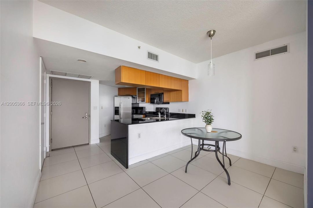 En Venta: $580,000 (2 camas, 2 baños, 1048 Pies cuadrados)
