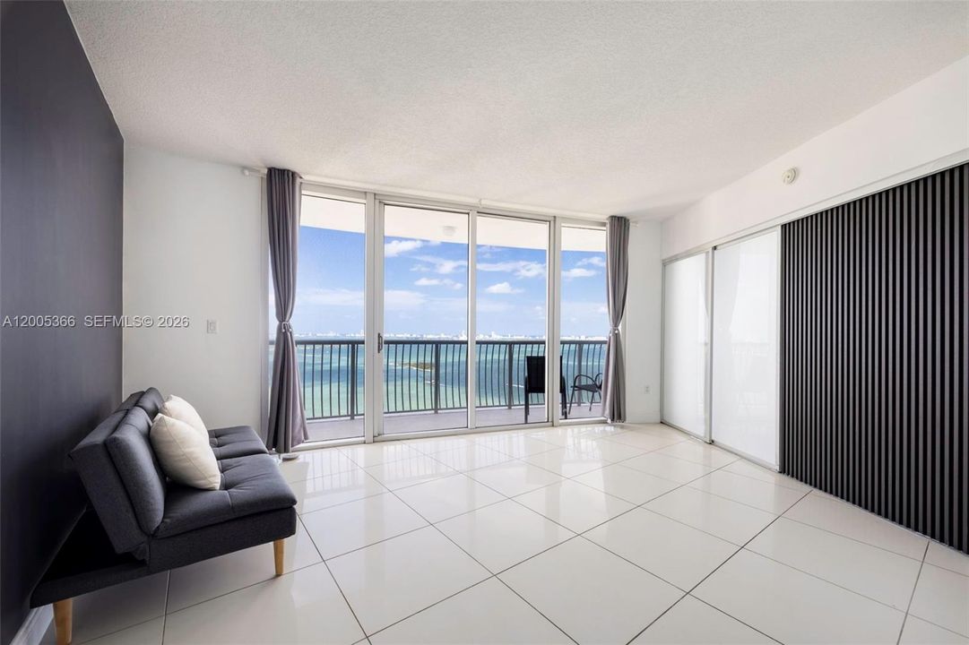 En Venta: $580,000 (2 camas, 2 baños, 1048 Pies cuadrados)
