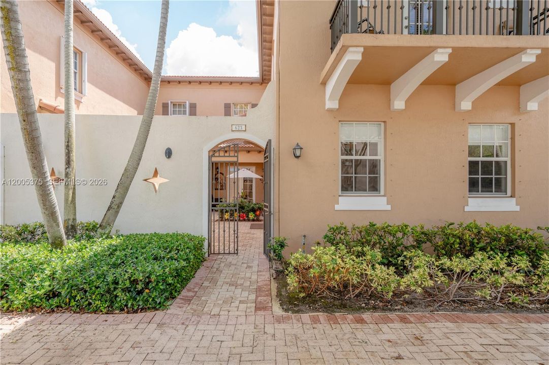 For Sale: $599,000 (3 beds, 3 baths, 2320 Square Feet)